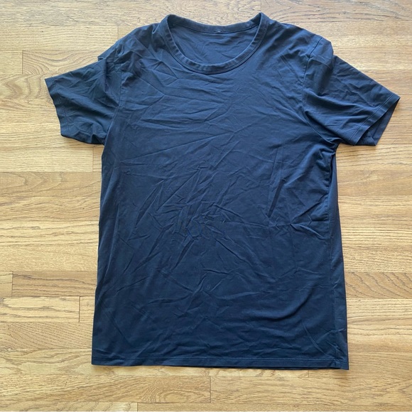 Mens black lululemon shirt size medium EUC - Picture 1 of 4